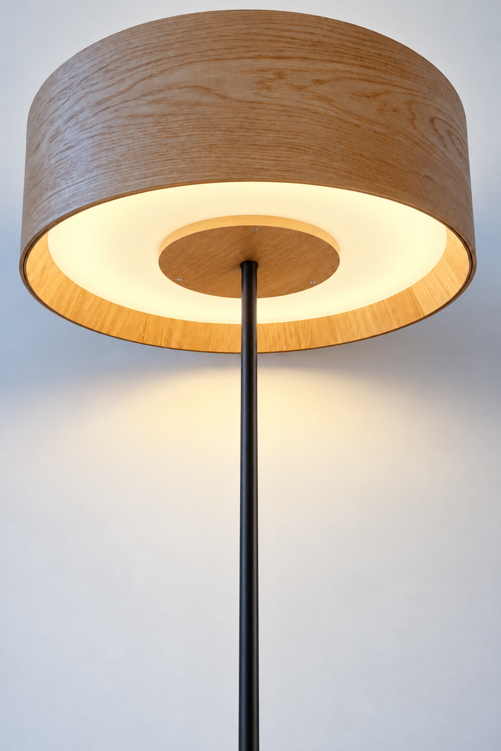 Drewniana lampa podłogowa z forniru dębowego